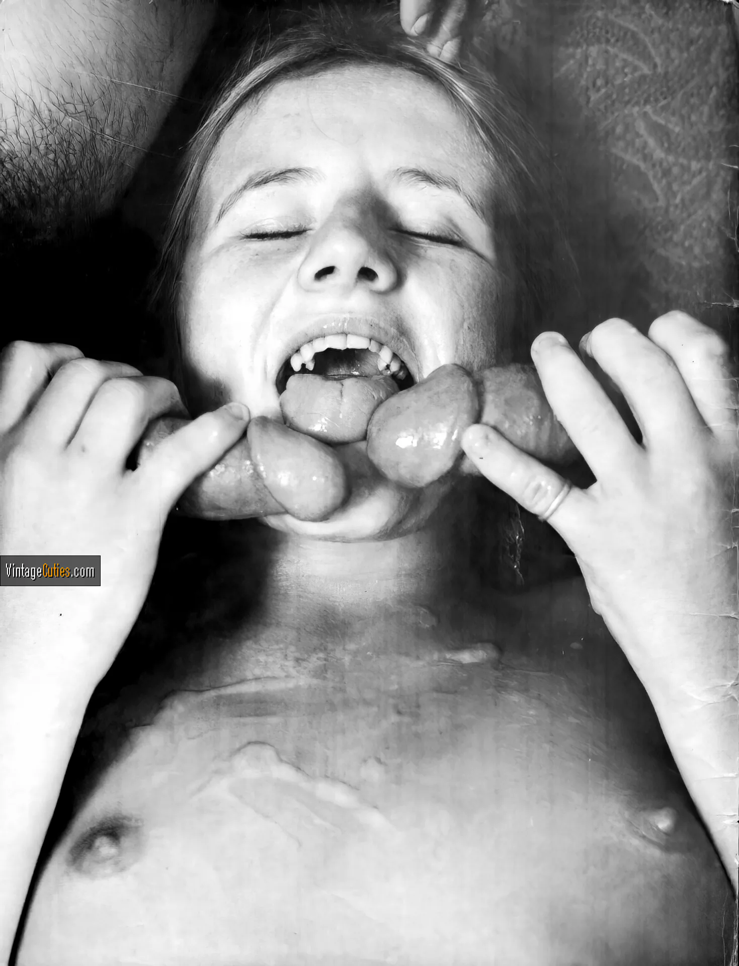 Silly retro babe gets loads of cumshots in her mouth from two cocks