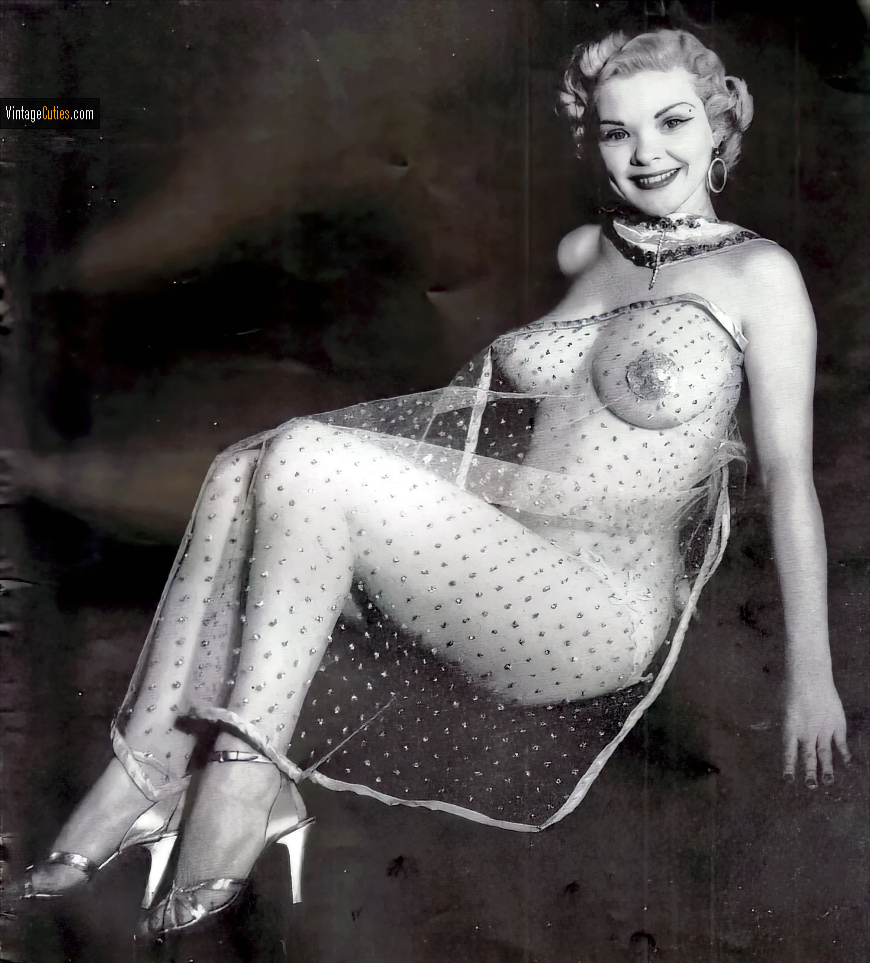 Sweet babe Candy Barr trying to cover her luscious curves